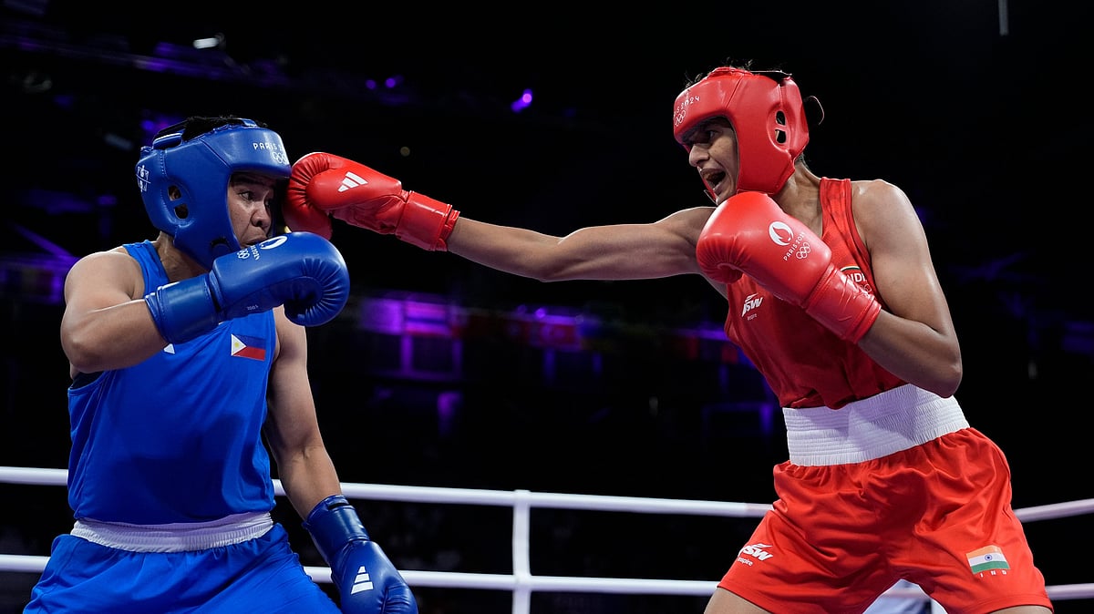 (AP Photo/John Locher) : India's Jaismine, right, fights Philippines' Nesthy Petecio in their preliminary women's 57kg boxing match at the 2024 Summer Olympics, Tuesday, July 30, 2024, in Paris, France. 